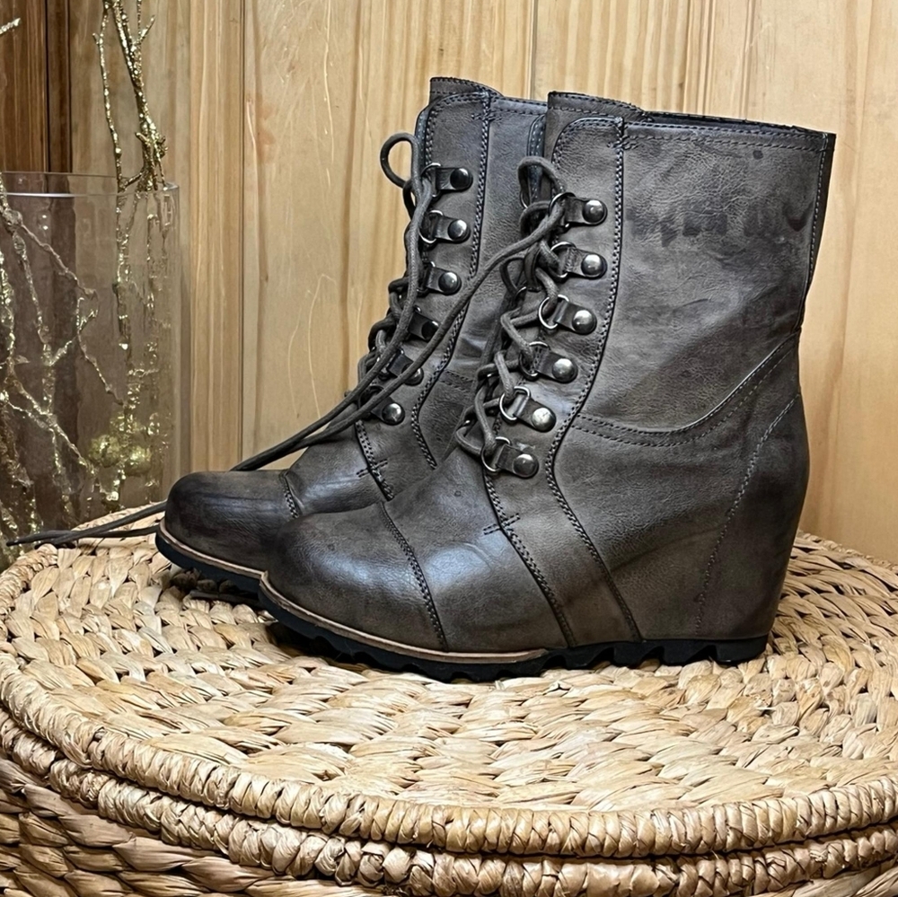 Women's Lace Up Wedge Ankle Boots Size 8 Combat Style Hidden Wedge Booties #E9